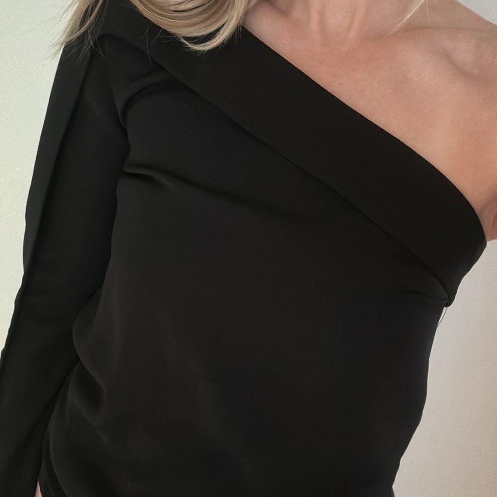 Keepsake the Label small black one shoulder blouse back zip